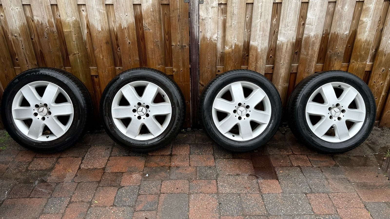 Mercedes-Benz 17 inch velgen met winterbanden, Auto-onderdelen, Ophalen, Gebruikt, Voor, Mercedes-Benz