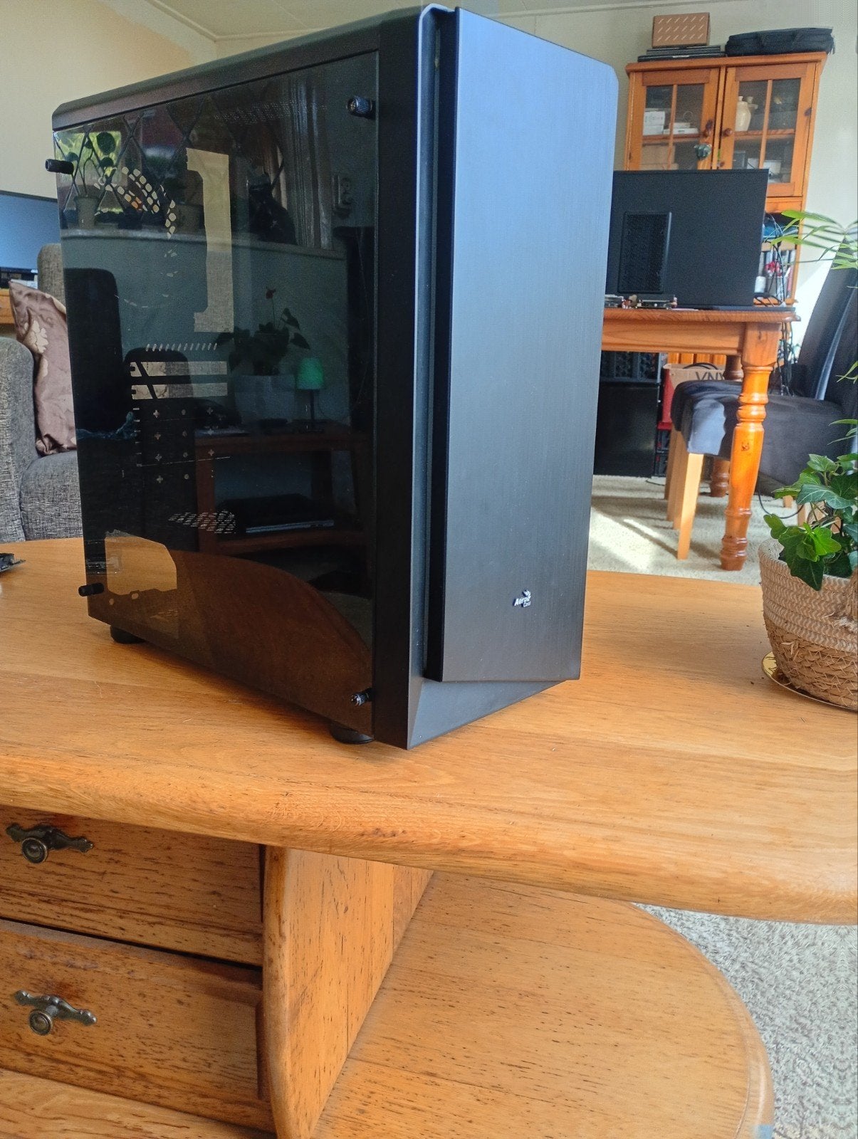 Aerocool PC-kast - Zo goed als nieuw, Computers en Software, Computerbehuizingen, Ophalen of Verzenden, Zo goed als nieuw
