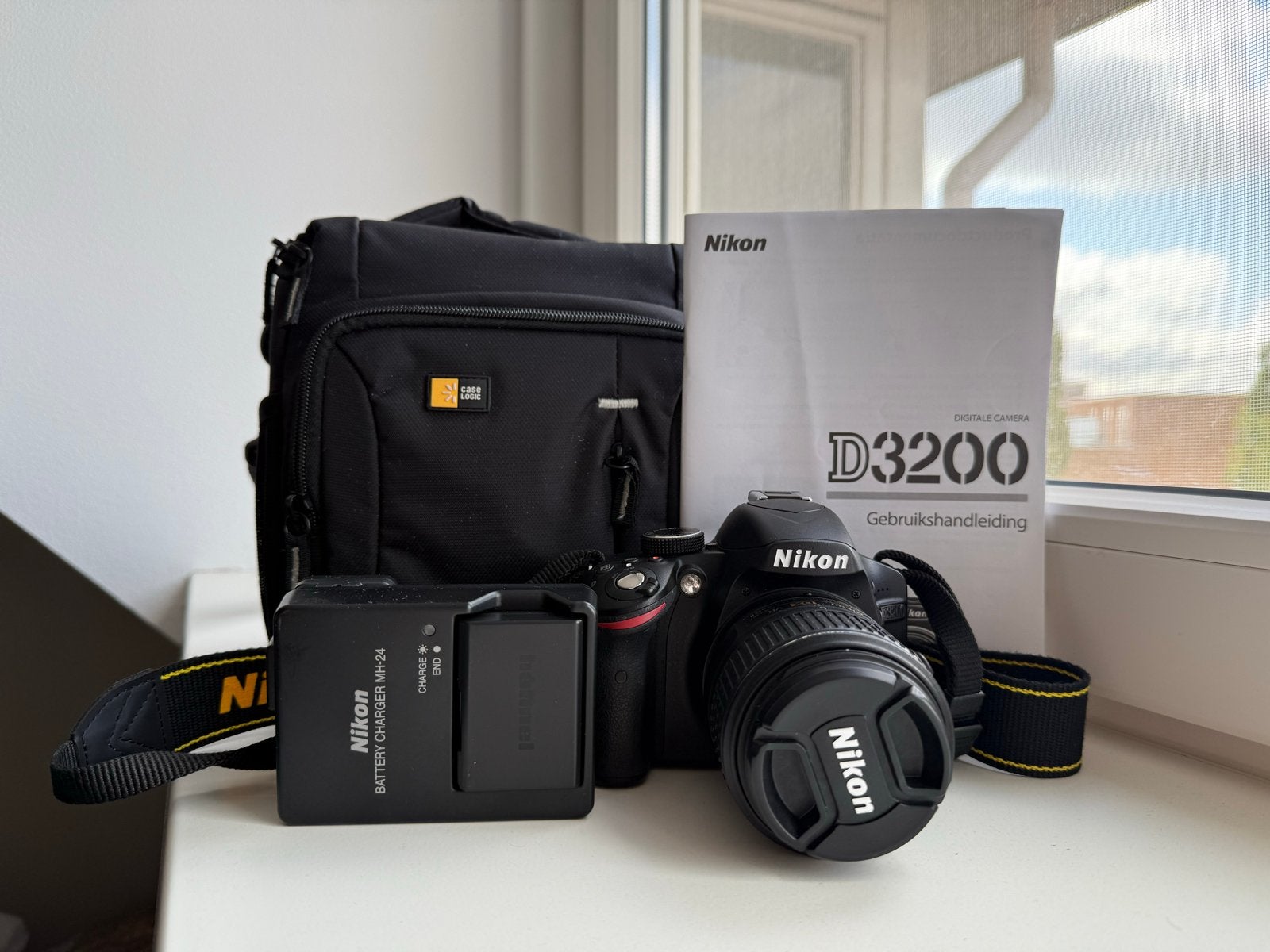 Nikon D3200 Spiegelreflexcamera met 18-55mm lens en tas, Ophalen, Spiegelreflex, Beeldstabilisatie, Zo goed als nieuw