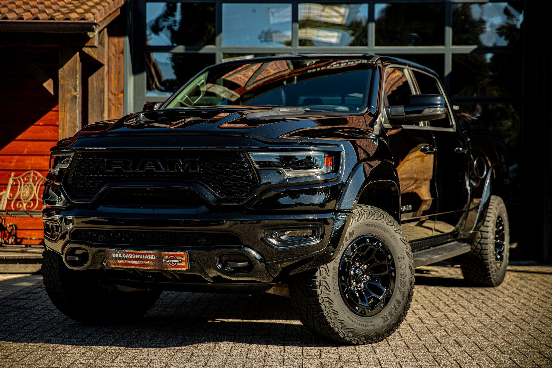 Dodge Ram 1500 6.2 V8 4x4 Crew Cab TRX Final edition, Auto's, Automaat, Lichtsensor, Gebruikt, 2875 kg