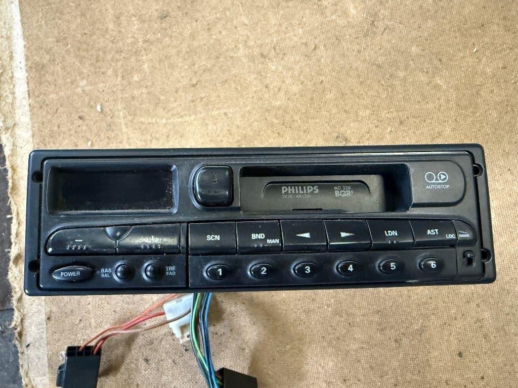 Philips autoradio met cassette deck, Auto diversen, Ophalen of Verzenden, Gebruikt