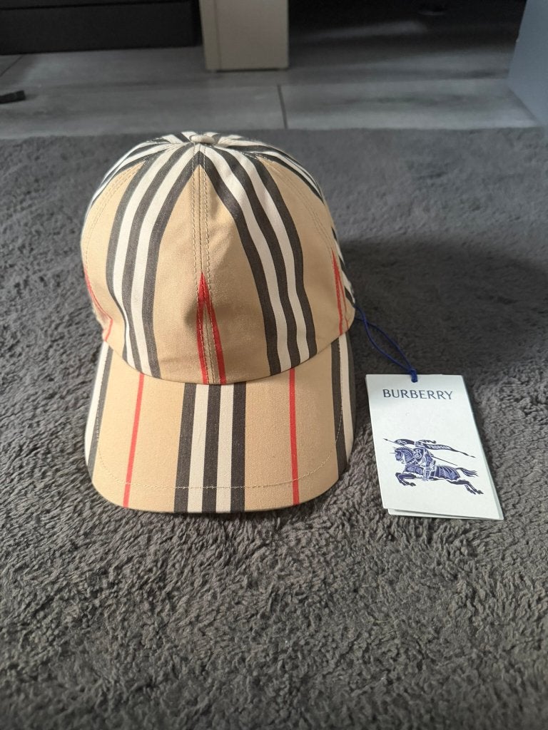 Burberry Pet Nieuw met labels - Maat M, Nieuw, Ophalen of Verzenden, Burberry, Pet