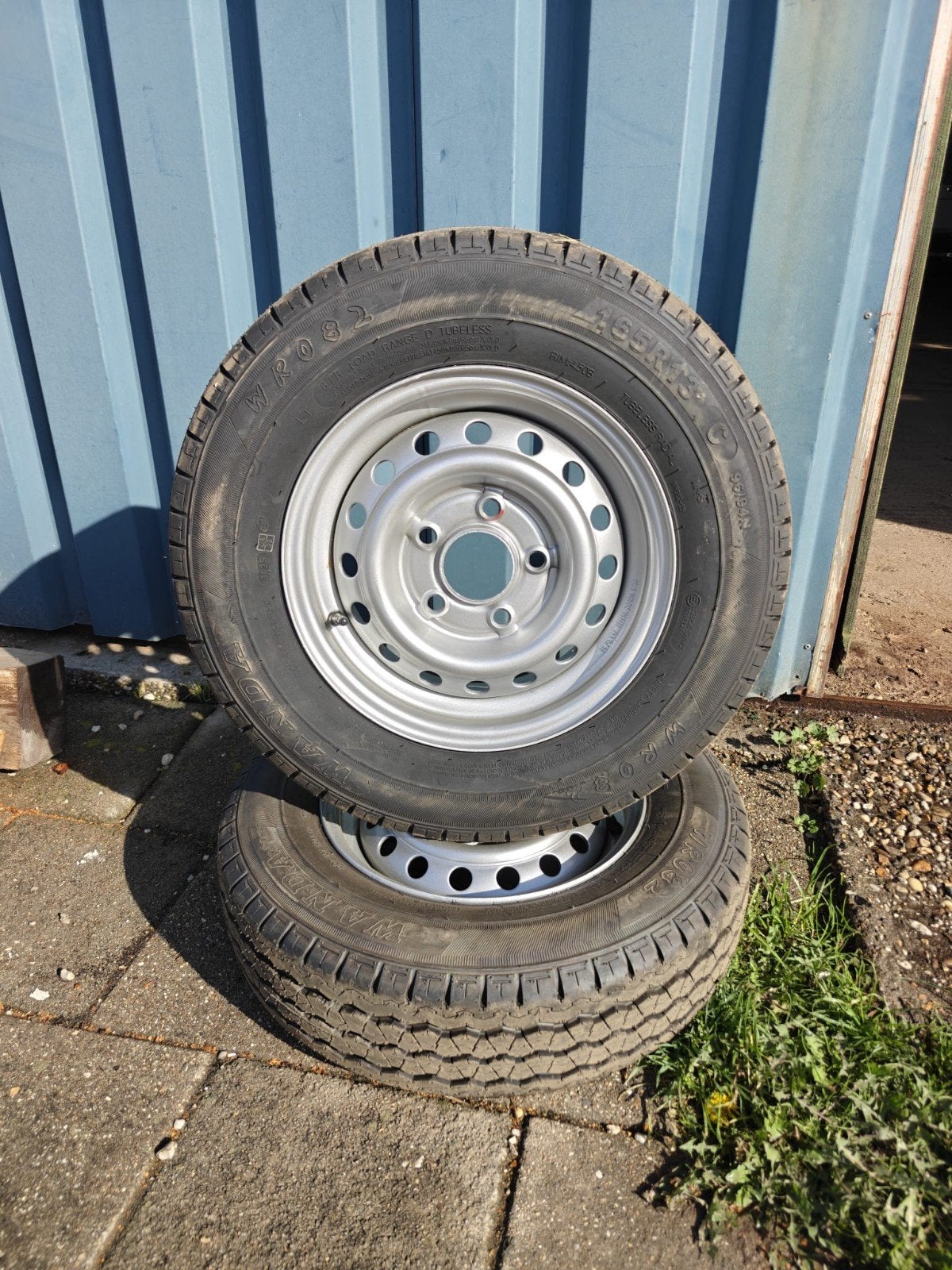 Nieuwe aanhanger banden 165 R13, Ophalen, Zo goed als nieuw