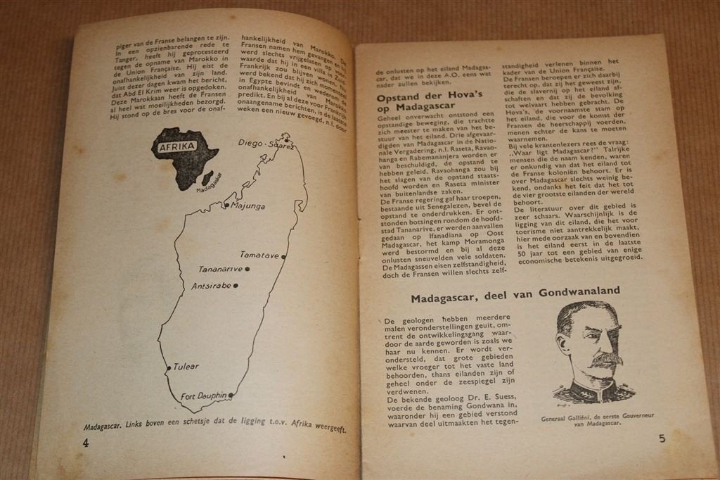 De Hova\'s in Opstand [1947] — Vintage Boekje over Madagasca, Ophalen of Verzenden, Gelezen, Europa