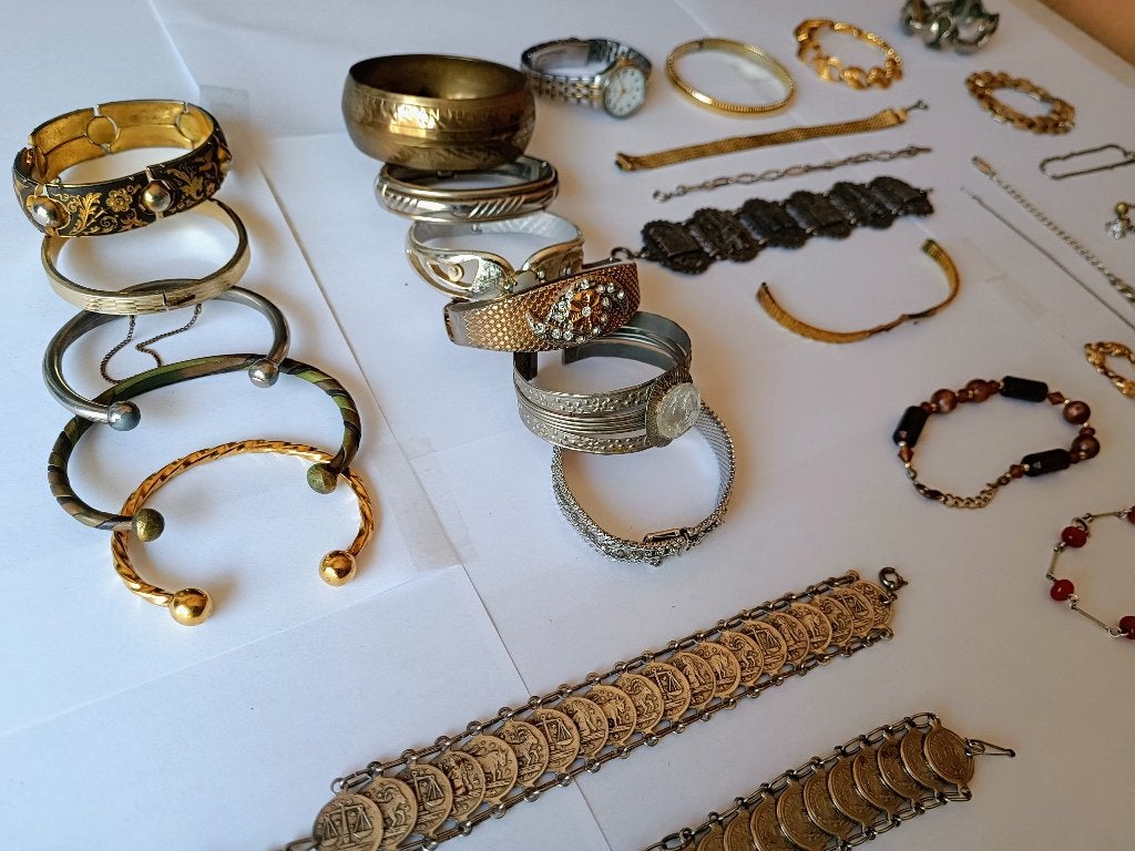 Partij ca. 30 Vintage Armbanden + Pulsar Dameshorloge, Overige materialen, Gebruikt, Overige kleuren, Met bedels of kralen