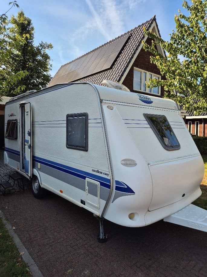 Hobby Excellent Easy 495 UFe + Voortent (Scherpe prijs!), Caravans en Kamperen, Caravans, Omvormbare zithoek, Rondzit, Hobby, Particulier