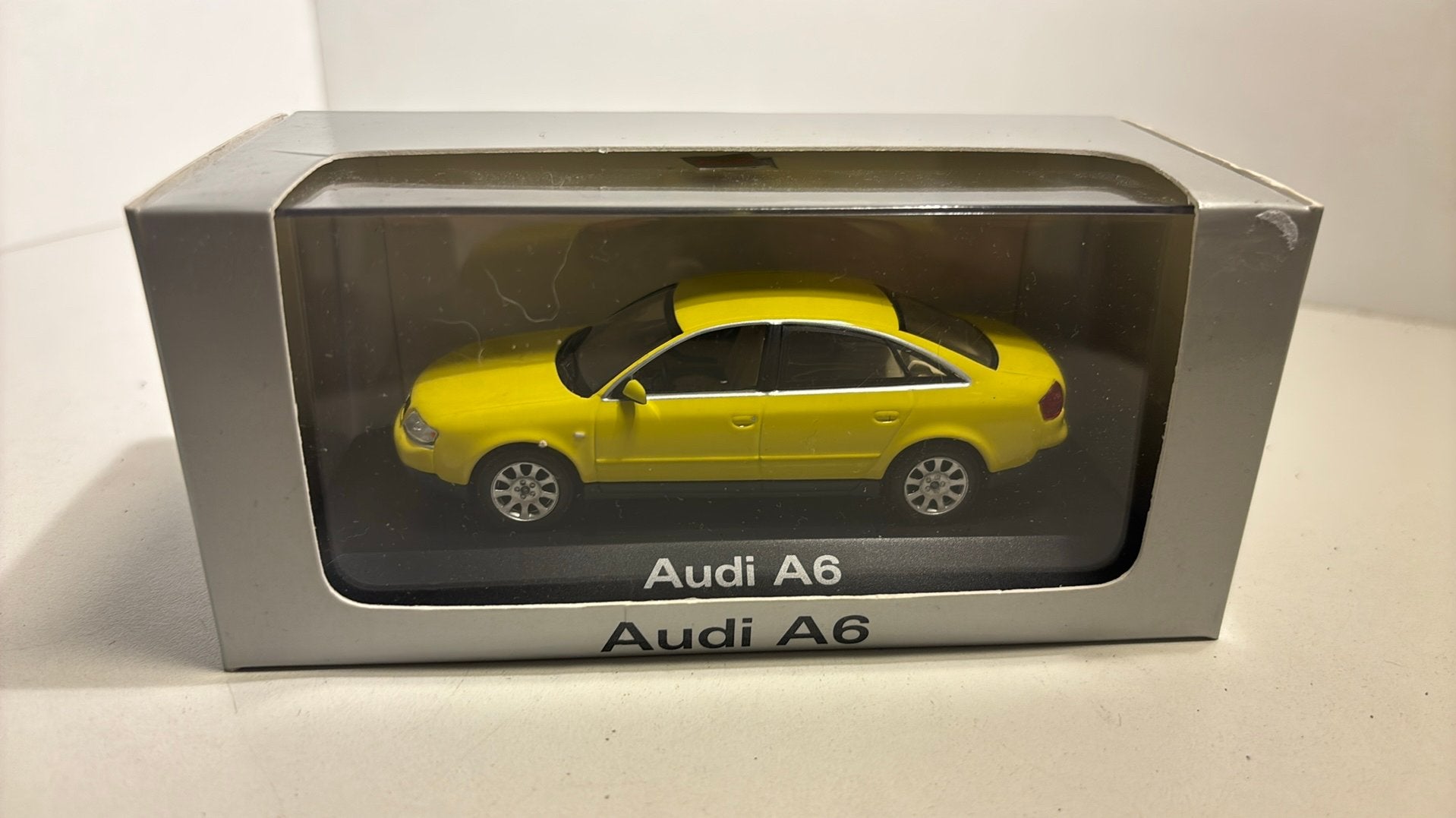 Audi a6 yellow minichamps 1.43, Auto, Ophalen of Verzenden, MiniChamps, A