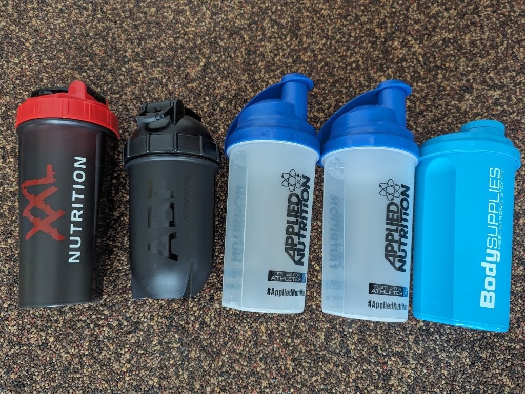 Verschillende Shake bekers Nutrition Bodysupplies, 5 stuks, Sport en Fitness, Ophalen of Verzenden, Zo goed als nieuw