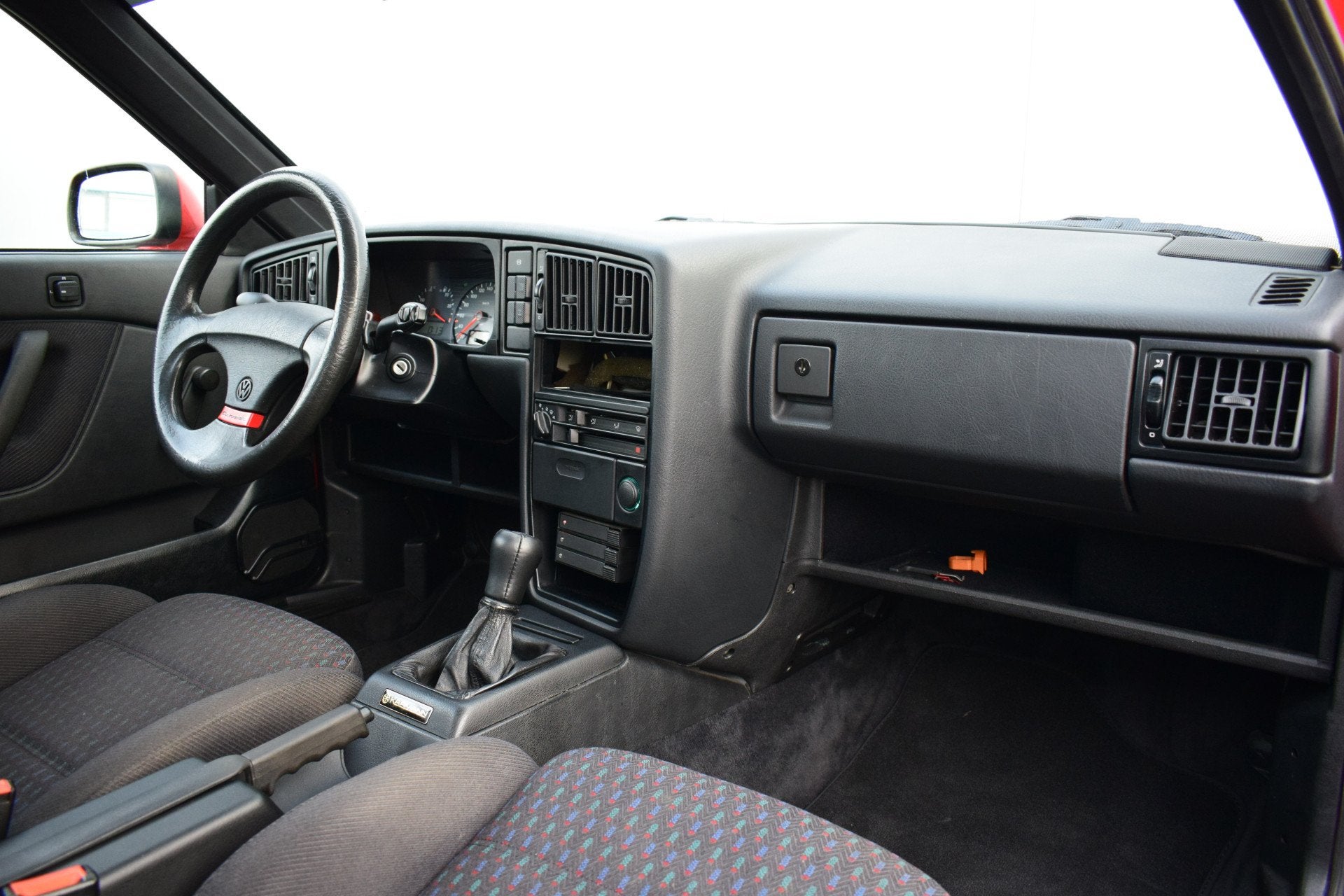 Volkswagen Corrado 2.0-16V ABS Stuurbekrachtiging Schuifdak, Auto's, Voorwielaandrijving, Zwart, 1984 cc, Origineel Nederlands