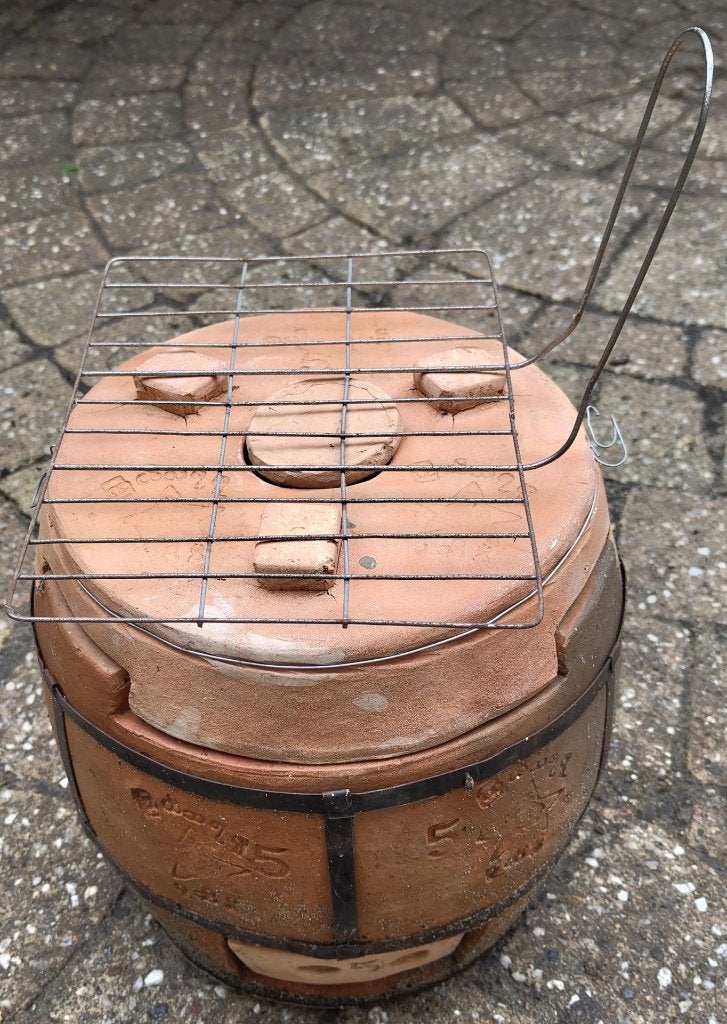unieke houtskool barbecue stoofpot terracotta uit Myanmar, Ophalen of Verzenden, Zo goed als nieuw, Met accessoires