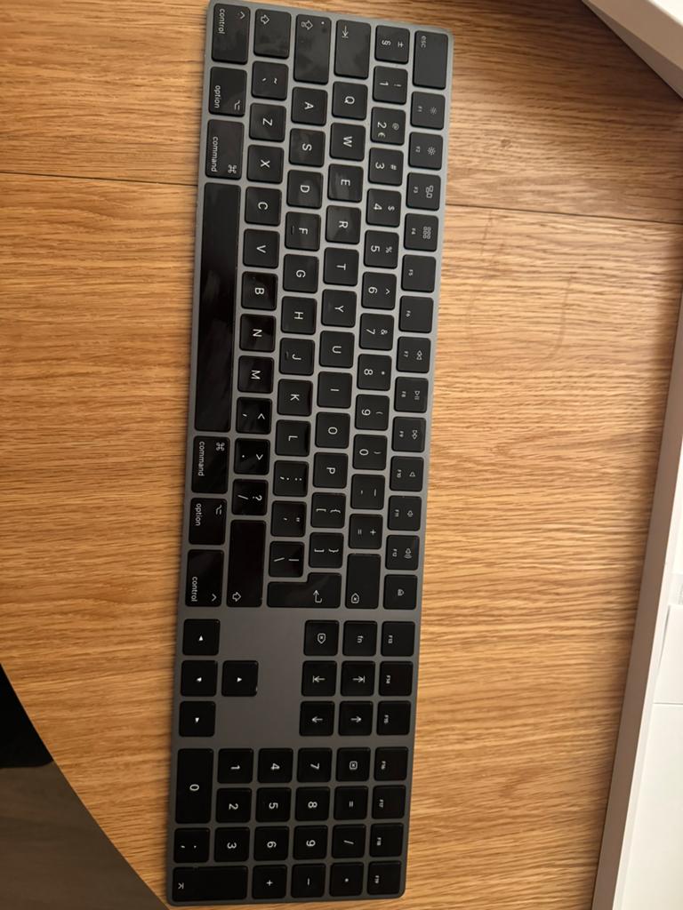 Apple Magic Keyboard met numeriek toetsenblok - Spacegrijs, Computers en Software, Toetsenborden, Ophalen of Verzenden, Qwerty