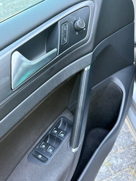 Foto 16 van Volkswagen Golf 1.0 TSI HighLine DAB Stoelvw PDC ACC Massage