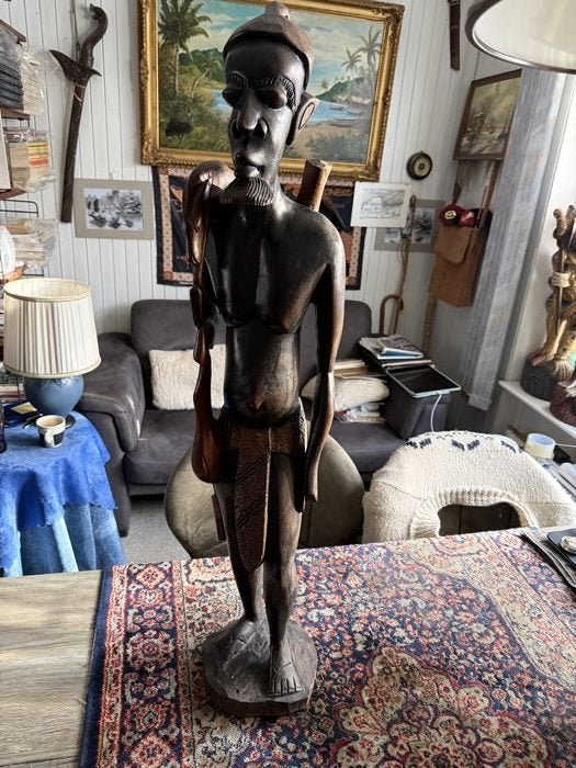 Oud Afrikaans Beeld van een Jager, van de Makonde., Antiek en Kunst, Handgemaakt, Beeld, Hout, Bruin