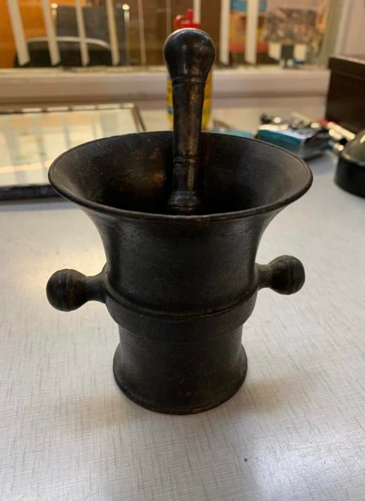 Vijzel schitterende antieke 18e eeuwse bronzen vijzel., Antiek en Kunst, Antiek | Tin, Ophalen of Verzenden