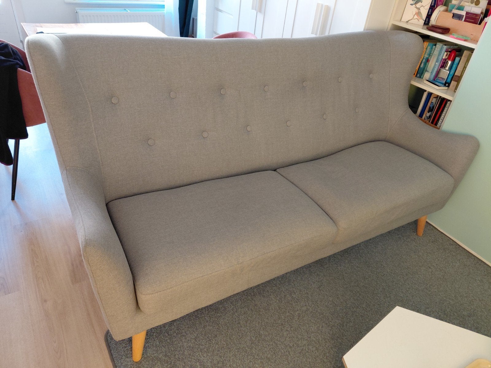 Lichtgrijze bank met hoge rugleuning, Ophalen, Gebruikt, Driepersoons, 75 tot 100 cm