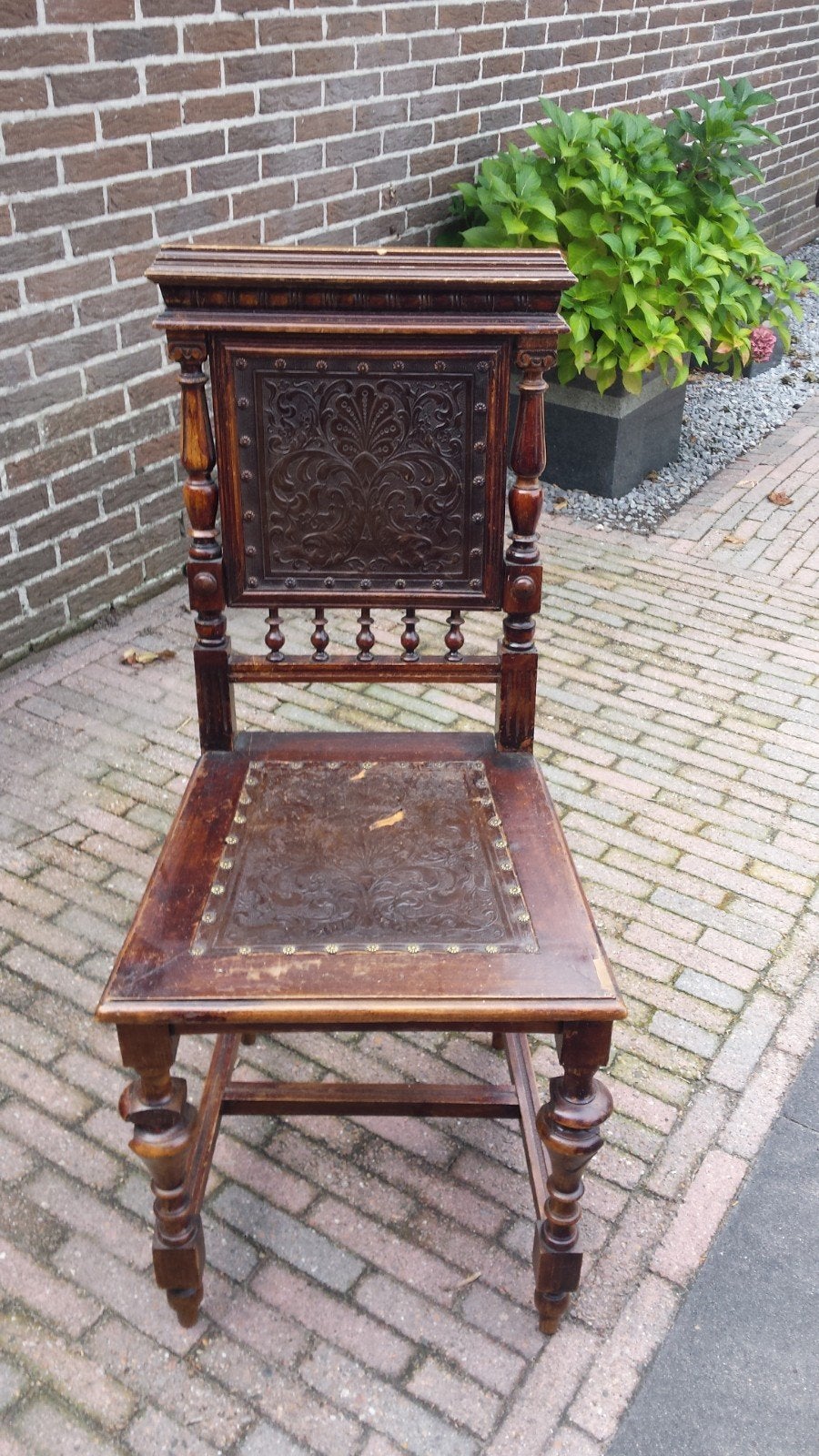 Antieke stoel met houtsnijwerk, Antiek en Kunst, Antiek | Meubels | Stoelen en Banken, Ophalen