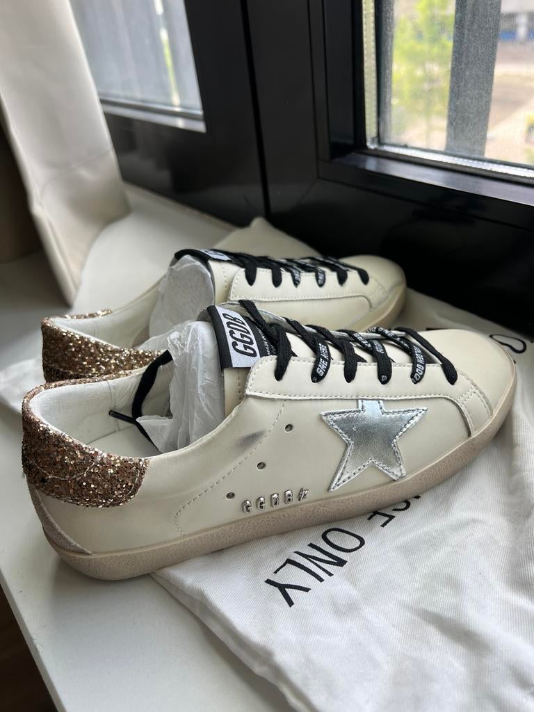 Golden Goose Super-Star Sneakers met Glitterdetail, Ophalen of Verzenden, Nieuw, Beige, Sneakers of Gympen