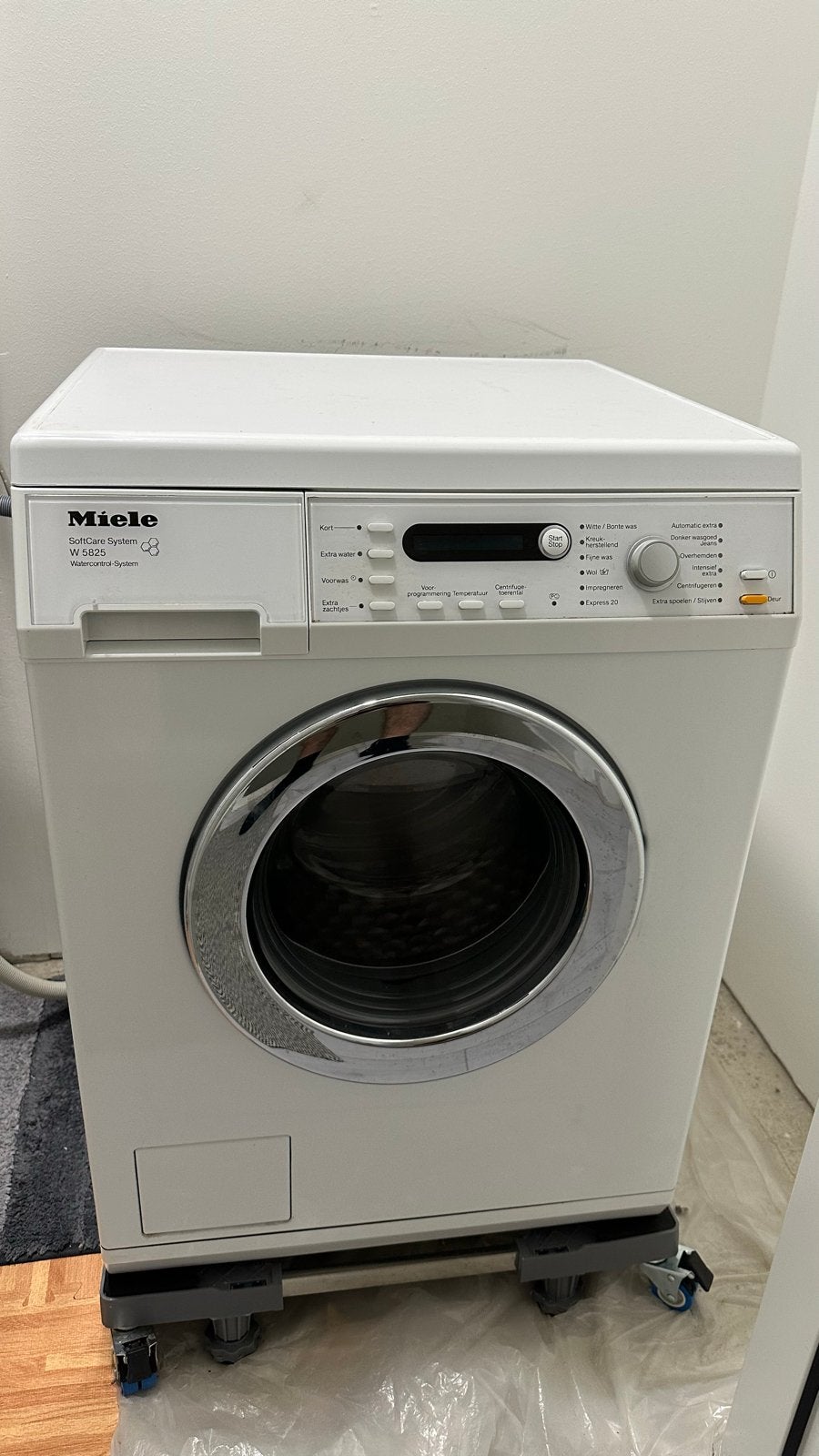Miele W 5825 SoftCare System Wasmachine, Ophalen, 8 tot 10 kg, 85 tot 90 cm, 1600 toeren of meer