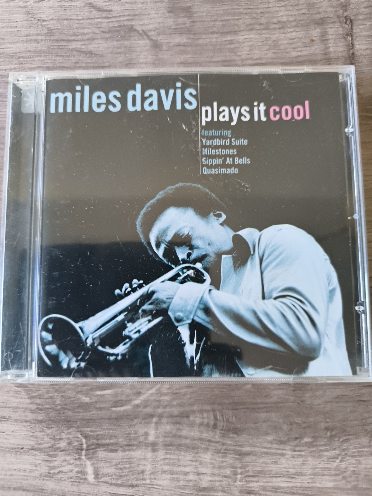 Miles Davis Plays It Cool CD - Jazz Klassieker, Inclusief boekje, Ophalen of Verzenden, Zo goed als nieuw, Jazz