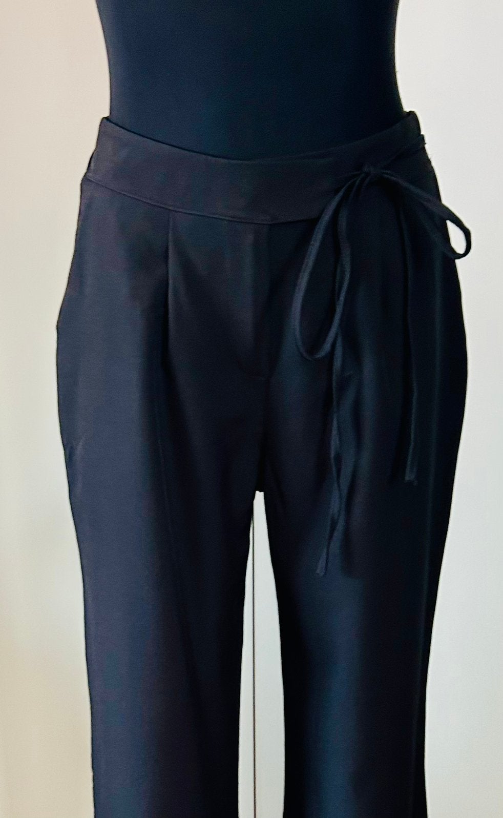 Pantalon met overslag Ambika S/M, Kleding | Dames, Maat 38/40 (M), Zwart, Nieuw, Ophalen of Verzenden