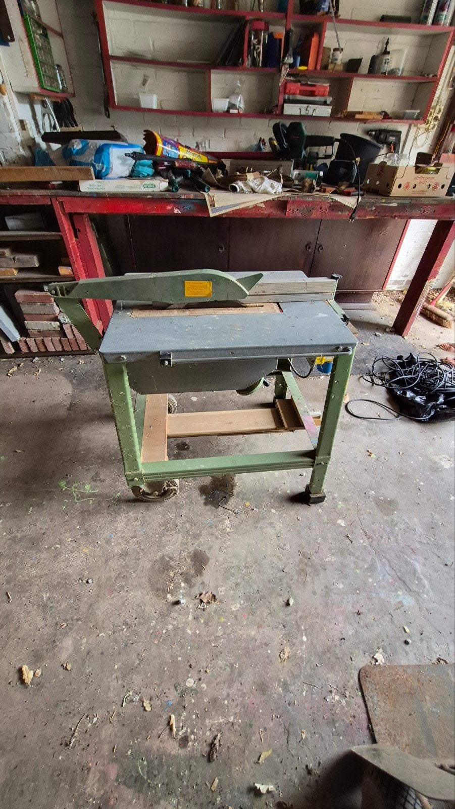 Degelijke gebruikte zaagtafel met krachtige motor, Doe-het-zelf en Verbouw, Ophalen, Gebruikt, Cirkelzaag, 70 mm of meer