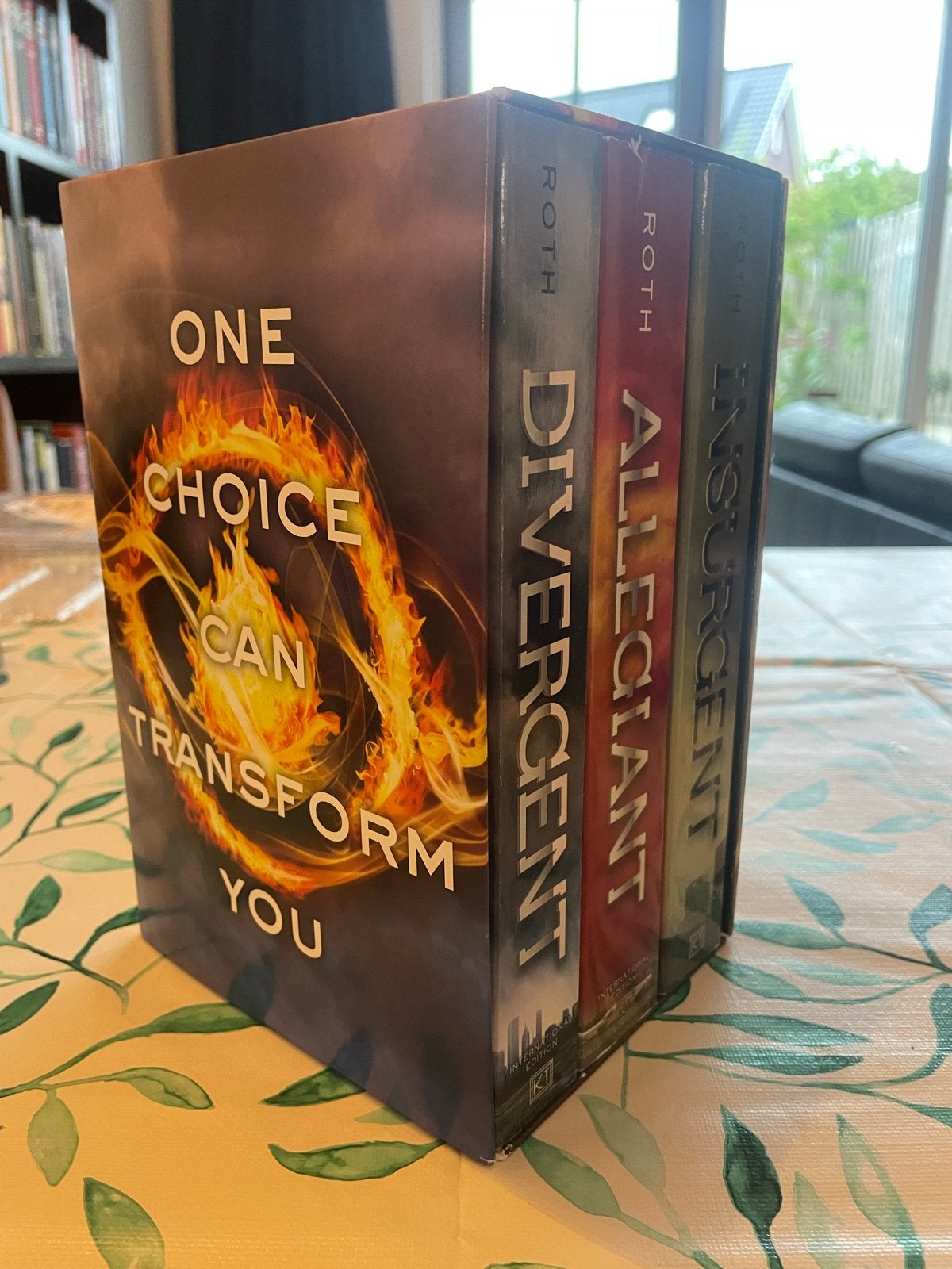 Divergent-serie boxset (Divergent, Allegiant, Insurgent), Ophalen of Verzenden, Zo goed als nieuw