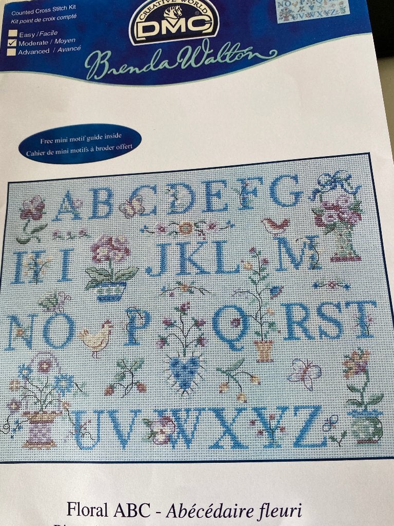 BOEDUURPAKKET DMC CREATIVE WORLD FLORAL ABC, Verzenden, Nieuw, Handborduren, Borduurpakket