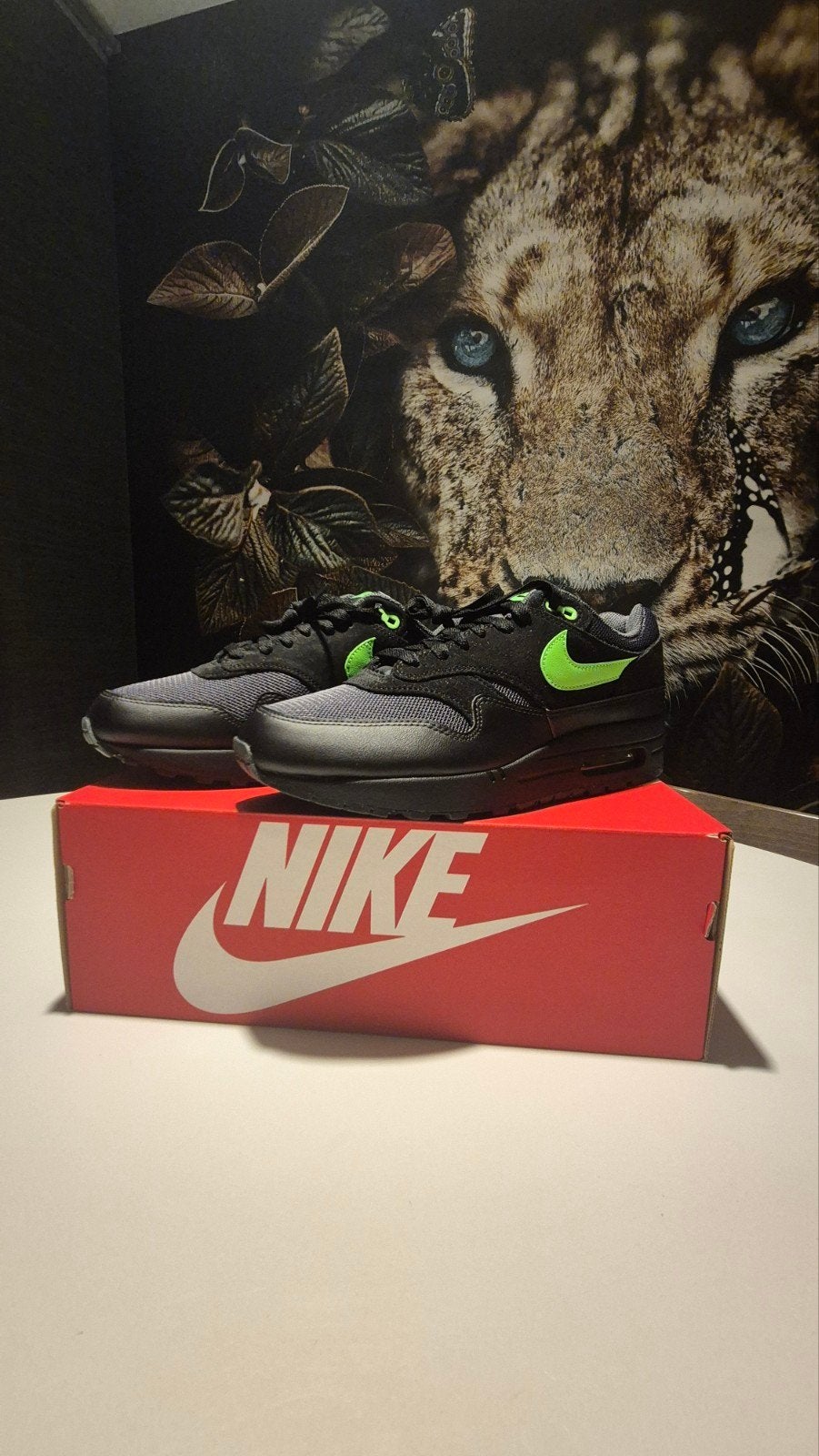 Nike Air max 1 ESS "Green Strike" maat 43, Kleding | Heren, Schoenen, Ophalen of Verzenden, Nieuw, Overige kleuren