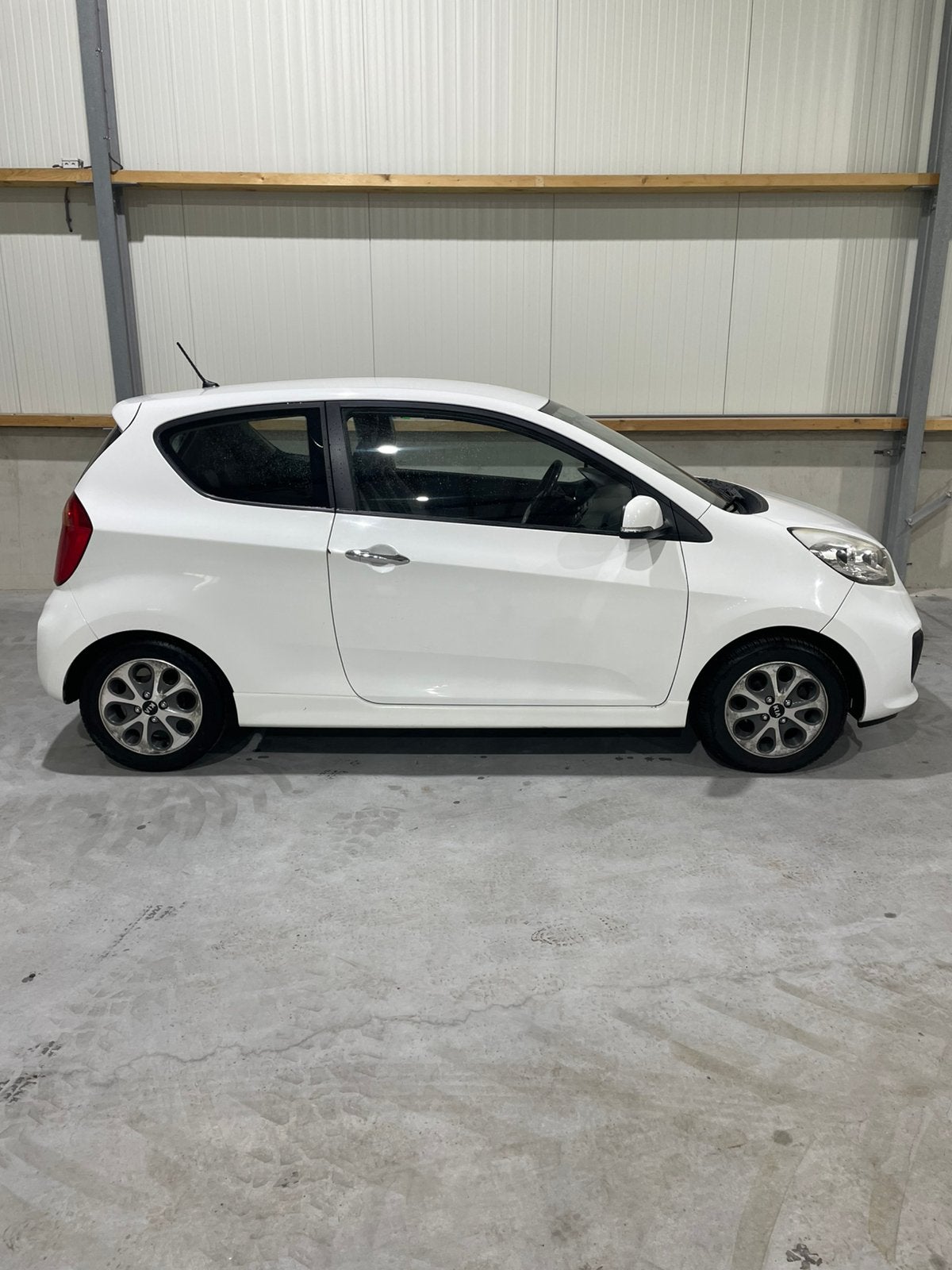 Foto 4 van Kia Picanto 1.2 Cvvt 3-DRS 2012 Wit