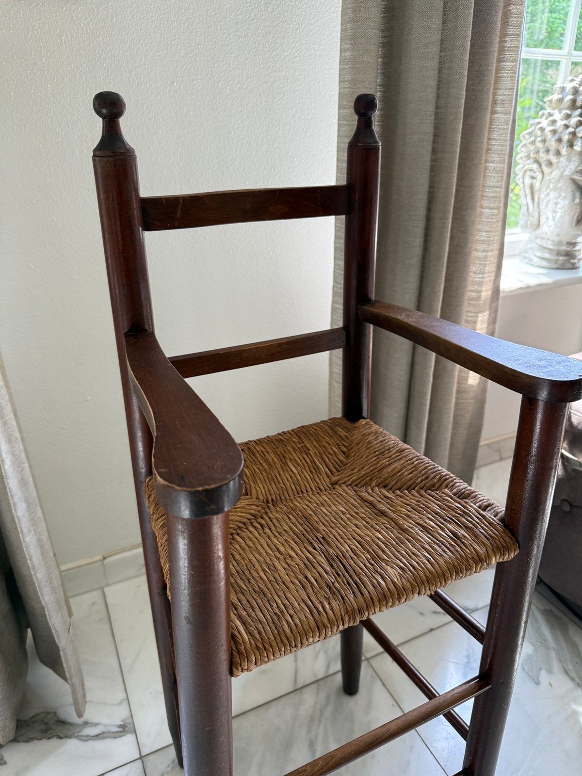 Charmante vintage kinderstoel van hout met rieten zitting., Ophalen of Verzenden, Gebruikt, Overige typen