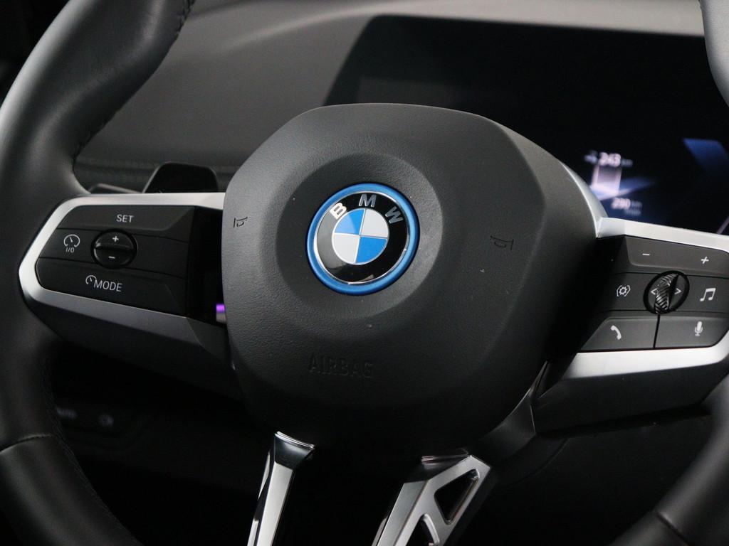 BMW iX1 xDrive30 67 kWh M Sport Edition Accu SoH 100%, Auto's, Gebruikt, Zwart, Met garantie (alle), Vierwielaandrijving
