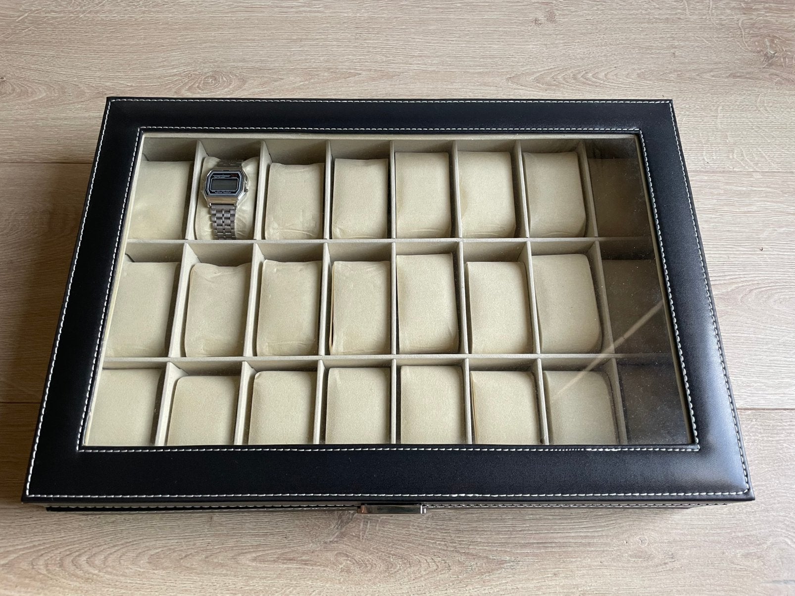 Zwarte horlogedoos / horlogekist voor 24 horloges met slot, Ophalen of Verzenden, Gebruikt, Zwart