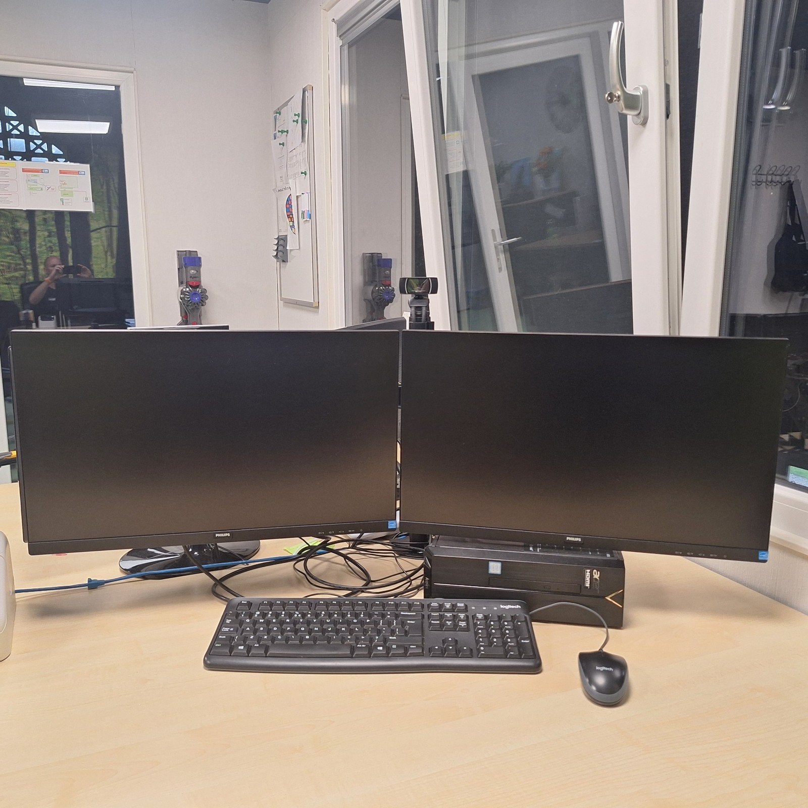 Acer Aspire XC-885 Desktop PC met 2x Philips monitor, Ophalen, Gebruikt, SSD