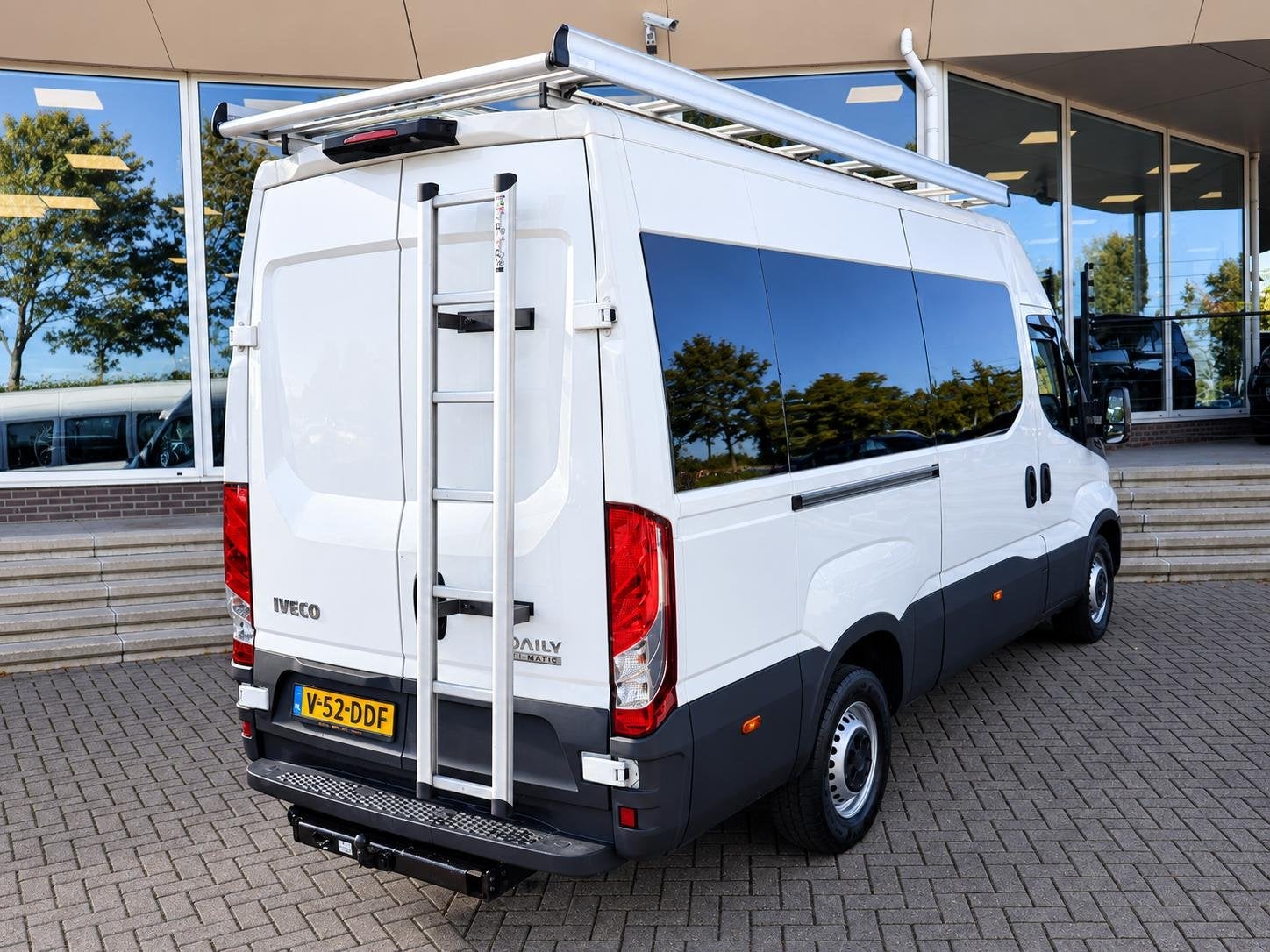 Iveco Daily 3520L 3.0 180 PK AUT8. +TREKHAAK 3500 KG | CARPL, Auto's, Automaat, Gebruikt, Euro 6, 4 cilinders