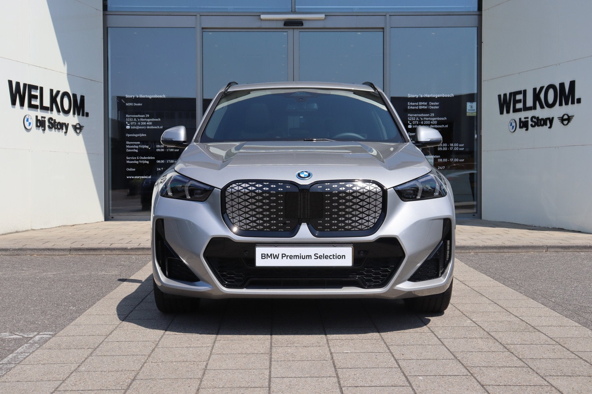 BMW iX1 eDrive20 M Sport / Trekhaak / Panoramadak / Sportsto, Auto's, Elektrische stoelverstelling, 514 km, Gebruikt, Met garantie (alle)