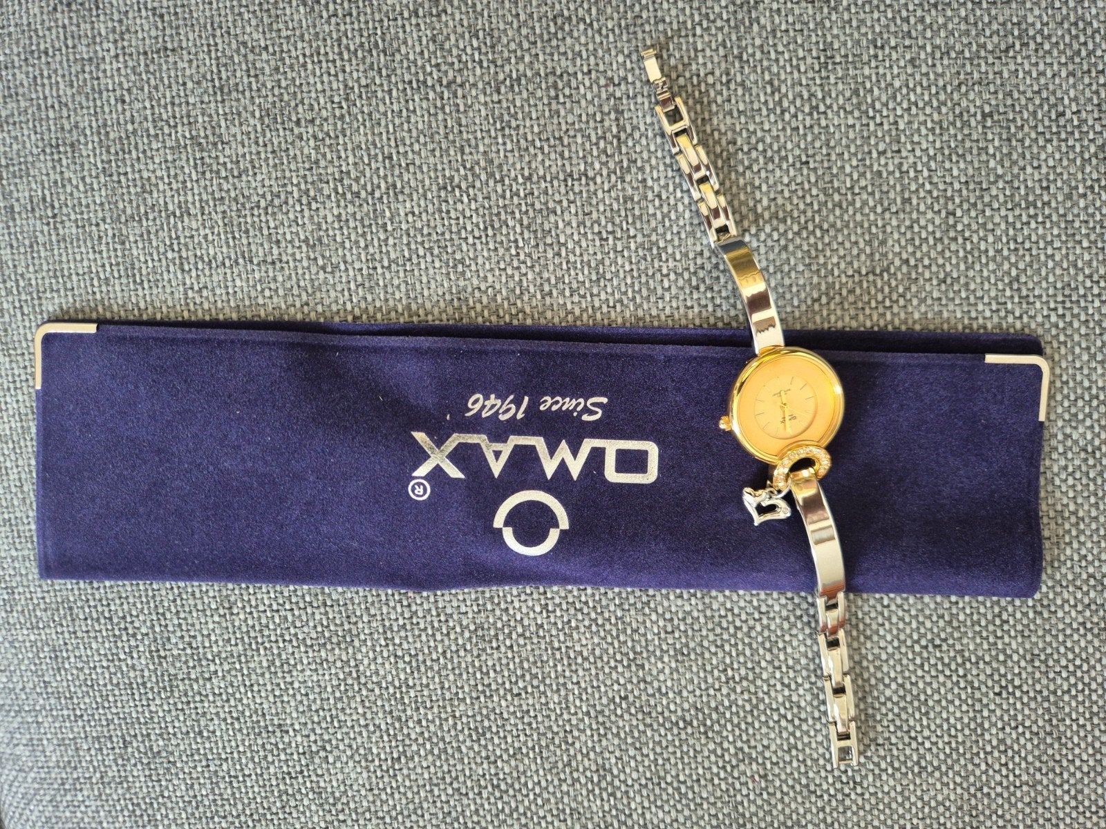 Nieuw Omax horloge met hartjesbedel en extra schakels, Sieraden, Tassen en Uiterlijk, Horloges | Dames, Polshorloge, Nieuw, Met strass
