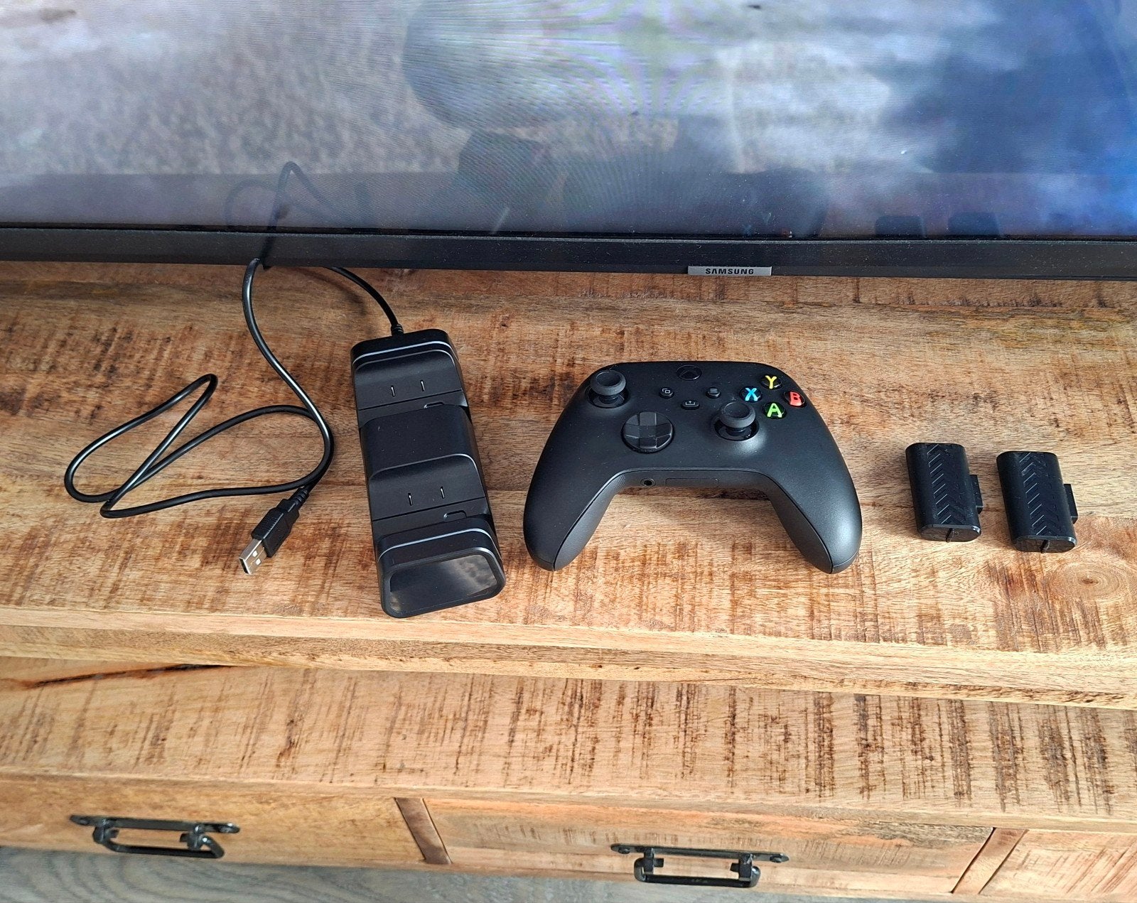 Xbox Controller + Oplaadset - Zwart, Spelcomputers en Games, Spelcomputers | Xbox | Accessoires, Ophalen, Xbox Series S, Zo goed als nieuw