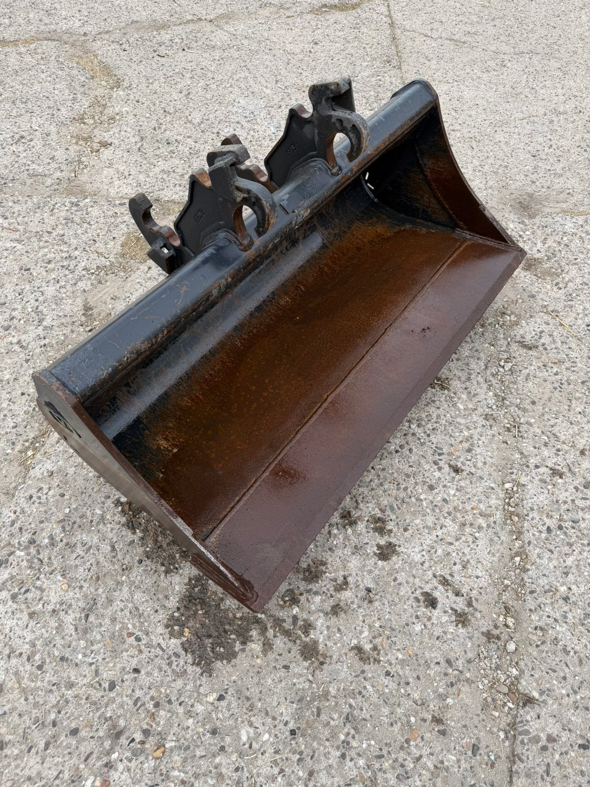 Slotenbak CW10 omkeeroren, Ophalen, Graafmachine