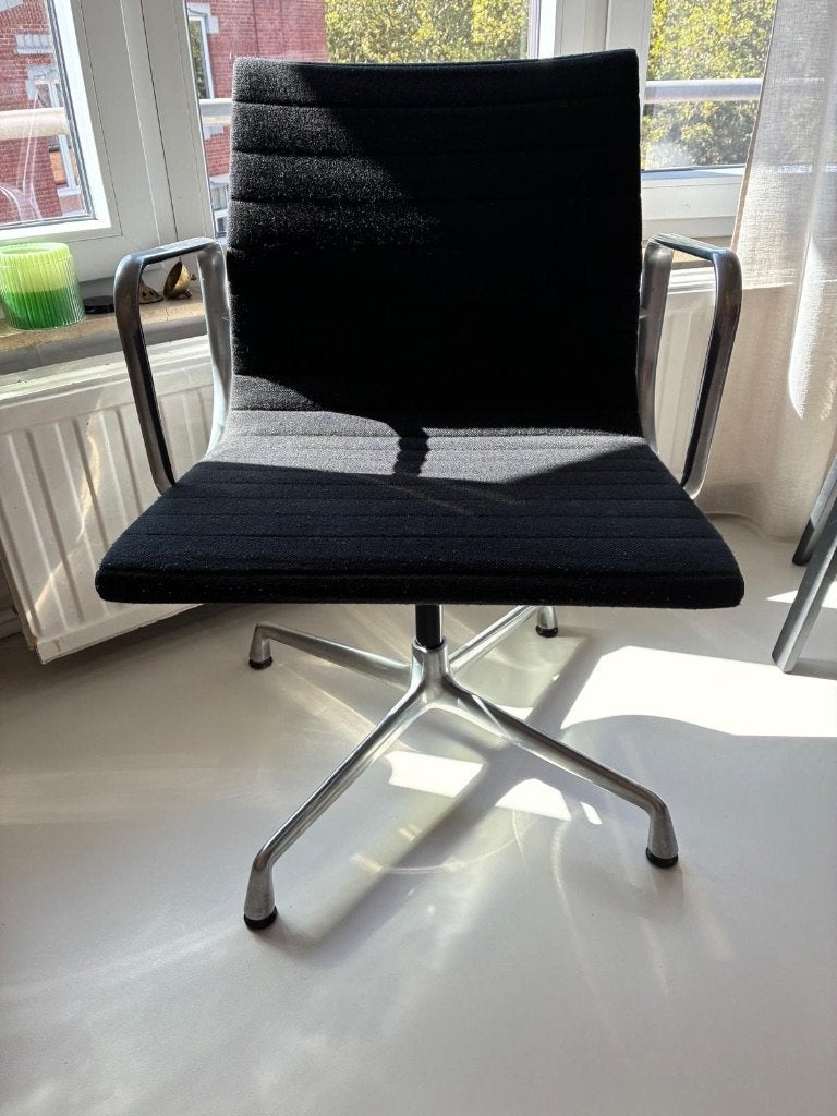 Vitra EA108 Eames Aluminium Chair vintage - goed bewaard, Ophalen, Gebruikt, Zwart, Metaal