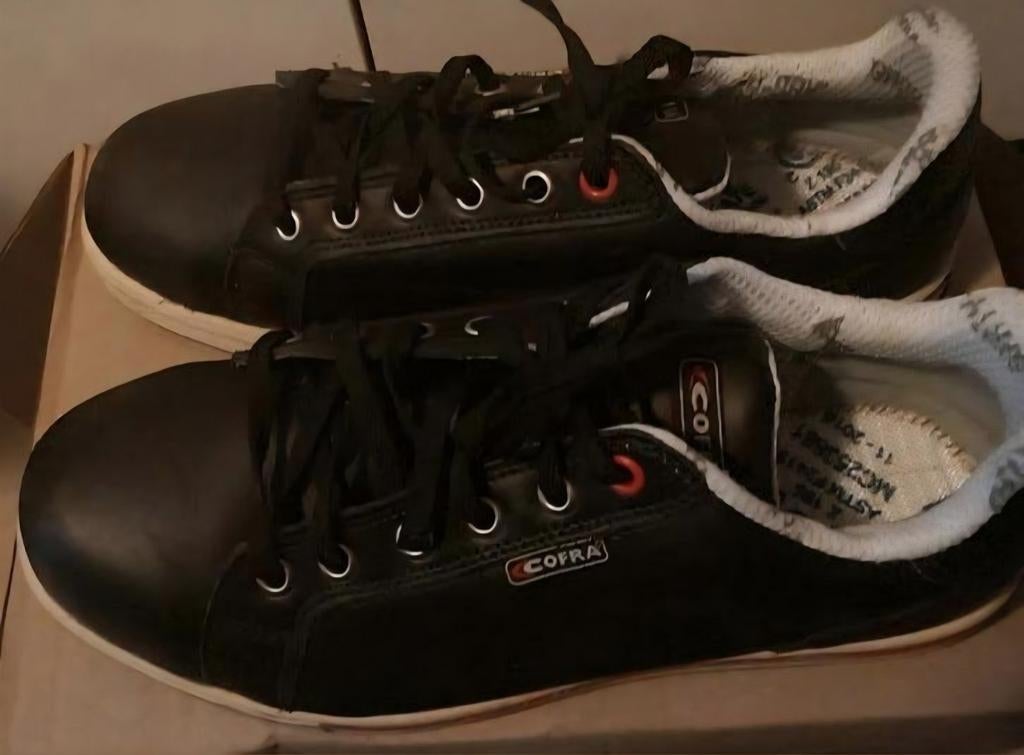 Zwarte Engelse sneakers England Cofra stalen neuzen maat 45, Ophalen of Verzenden, Zo goed als nieuw