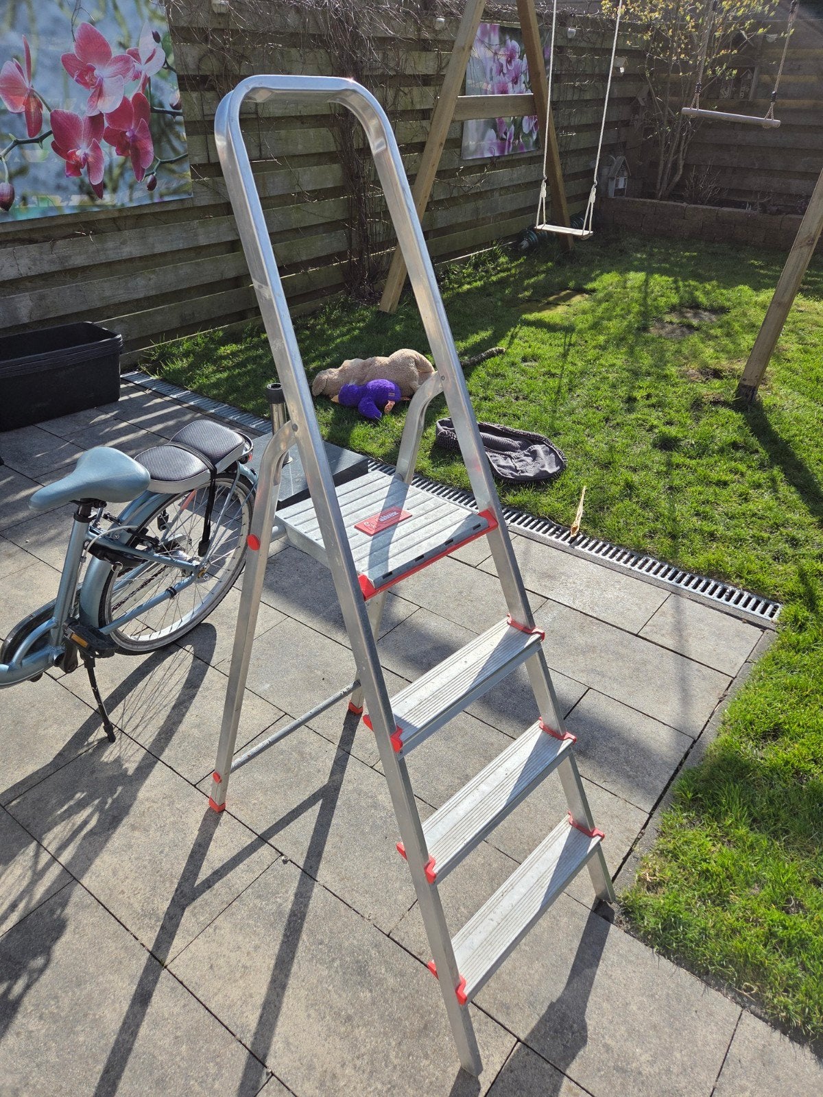 Altrex trap 4treden, Doe-het-zelf en Verbouw, Ladders en Trappen, Ophalen, Gebruikt, Trap, Opvouwbaar of Inschuifbaar