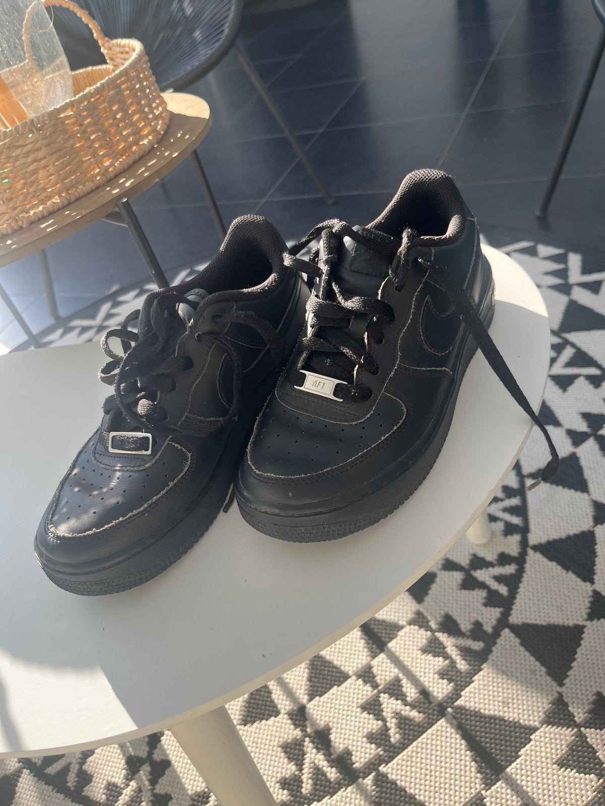 Nike Air Force 1 Zwarte Sneakers - Maat 36, Kleding | Dames, Schoenen, Ophalen, Gedragen, Zwart, Sneakers of Gympen