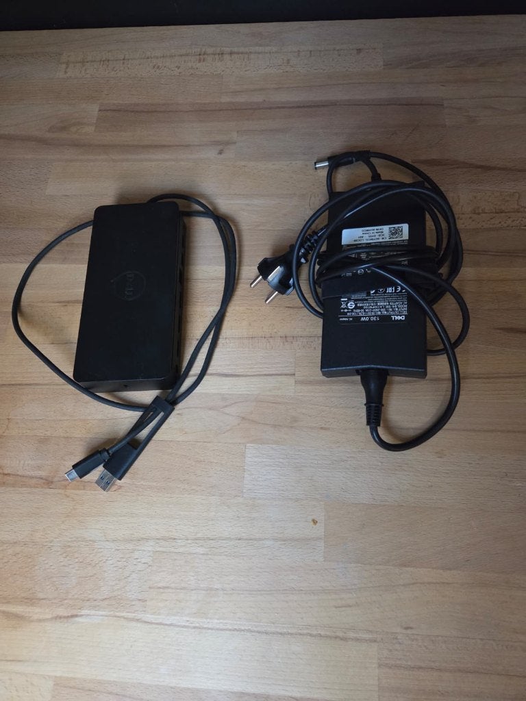 Dell D6000 Universal Docking Station + 130W Adapter, Computers en Software, Ophalen of Verzenden, Zo goed als nieuw, DELL, Docking station