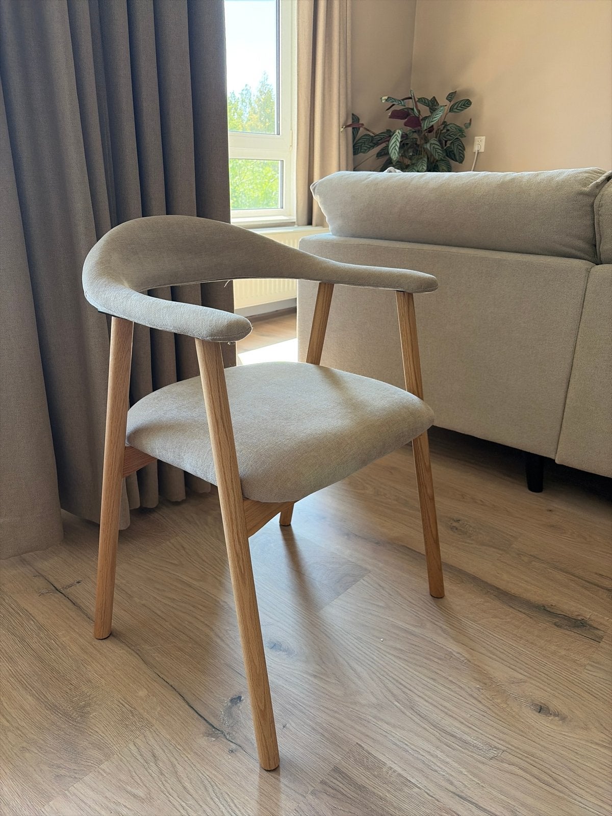 Stijlvolle eetkamerstoel met stoffen bekleding en houten pot, Ophalen, Overige kleuren, Zo goed als nieuw, Vier