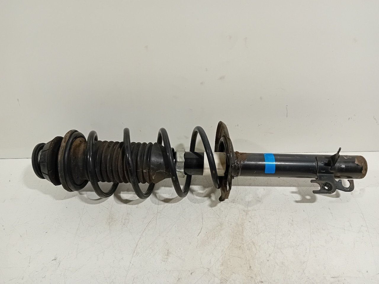 Veerpoot links voor Peugeot 108, Auto-onderdelen, Onderdelen@venauto.nl, Van der Ven Autorecycling B.V., Gebruikt, Ettenseweg 76, 4706 PB Roosendaal, The Netherlands