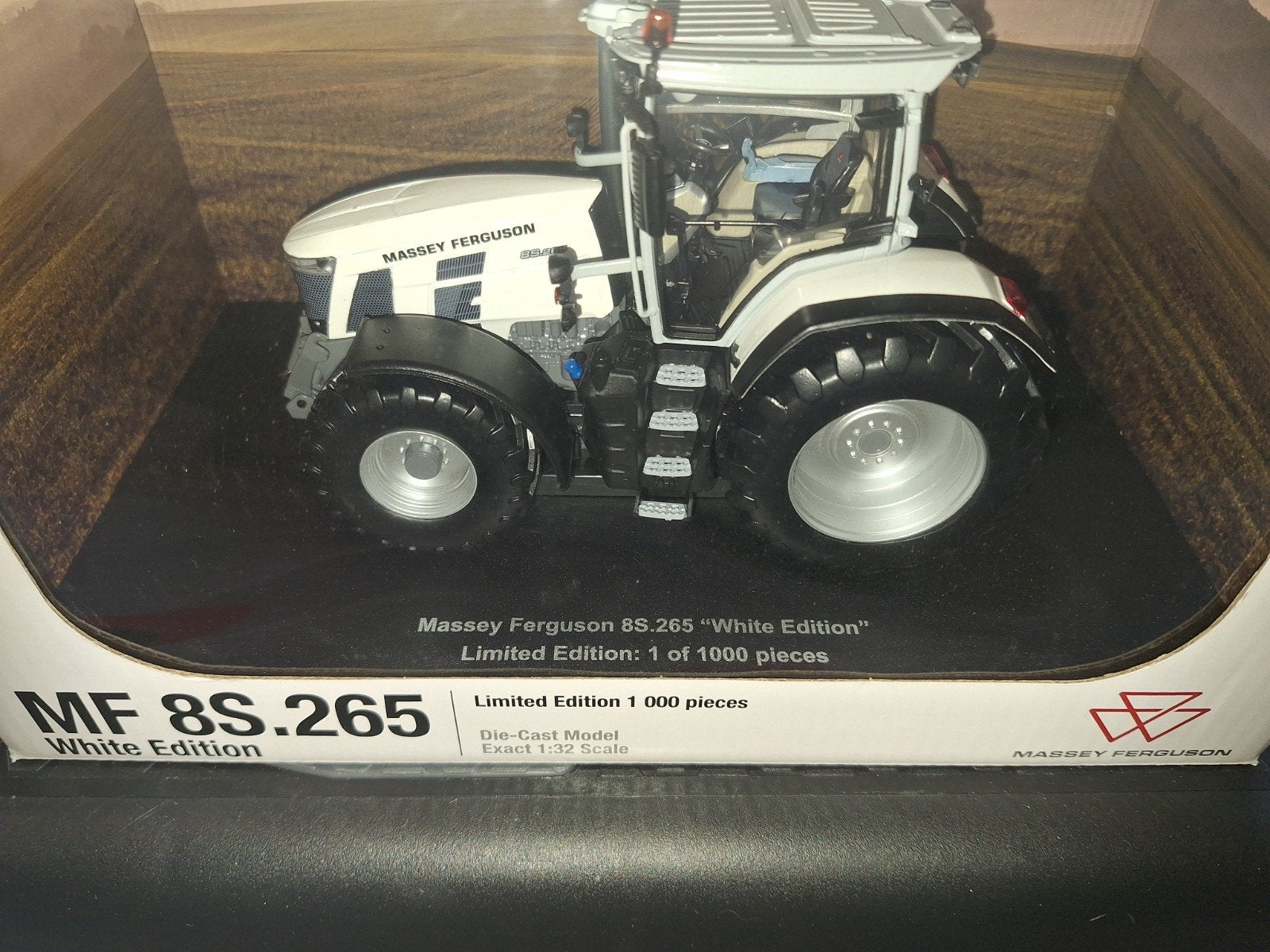 UH Massey Ferguson 8S.265 White edition (nieuw in doos), Ophalen of Verzenden, Nieuw, Tractor of Landbouw, Universal Hobbies