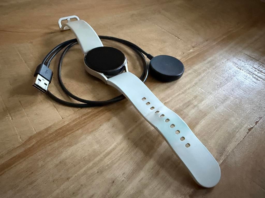 Samsung Galaxy Watch 4, Sieraden, Tassen en Uiterlijk, Smartwatches, Gebruikt, Android, Zilver, Afstand, Calorieverbanding, Conditie