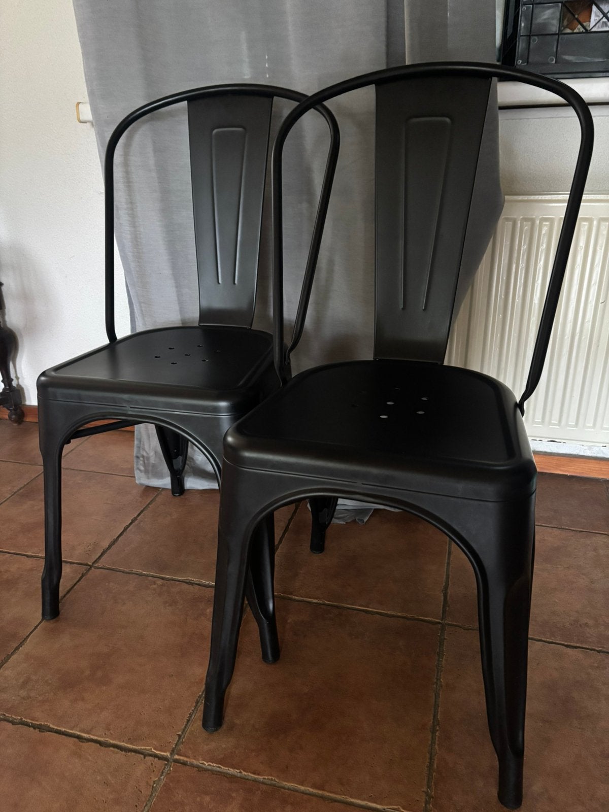 Set van 4 metalen Tolix stoelen mat zwart, Ophalen, Gebruikt, Zwart, Vier