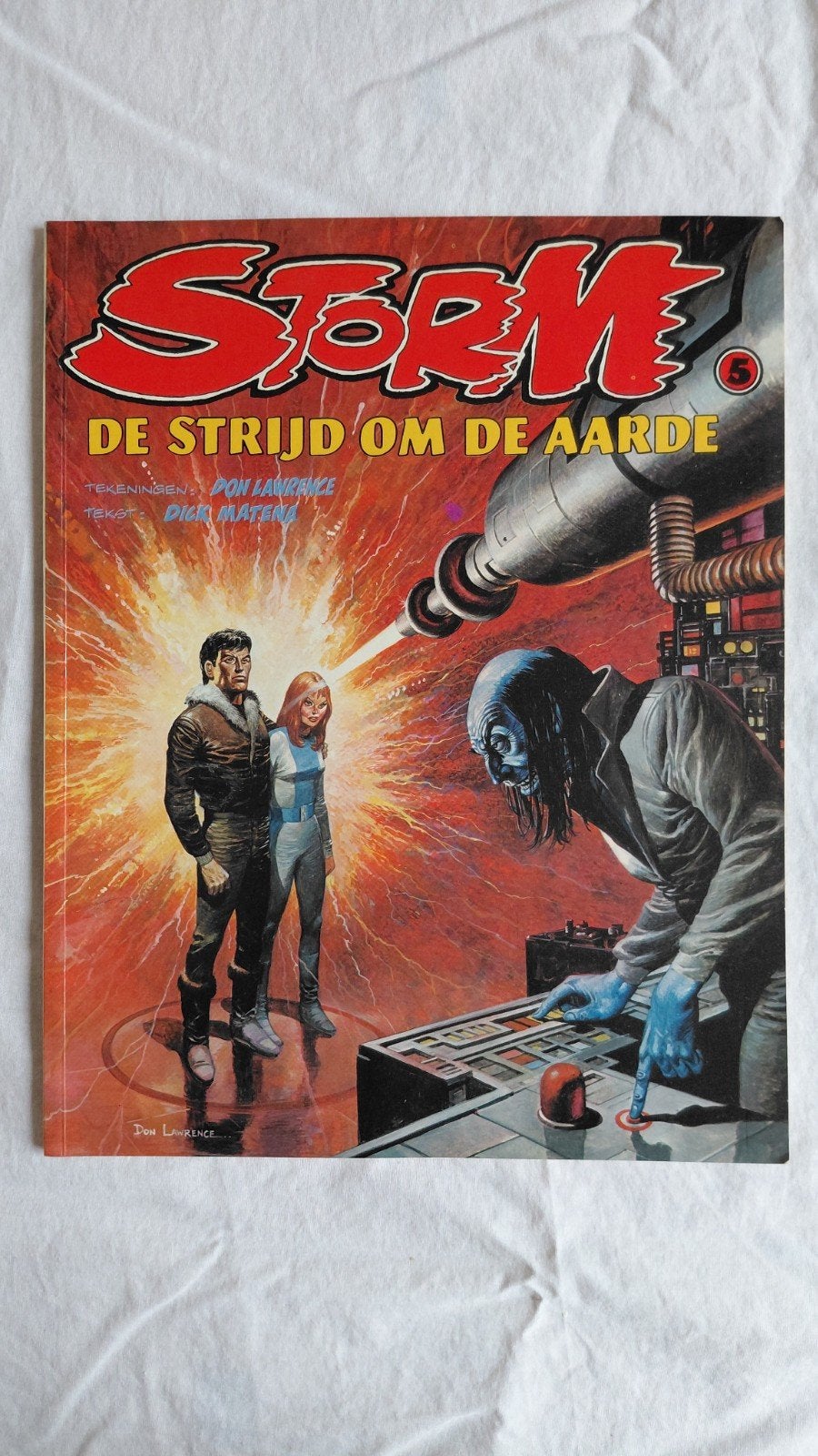 Storm 5: De Strijd om de Aarde - Don Lawrence, Dick Matena, Gelezen, Eén stripboek, Ophalen of Verzenden, Don Lawrence