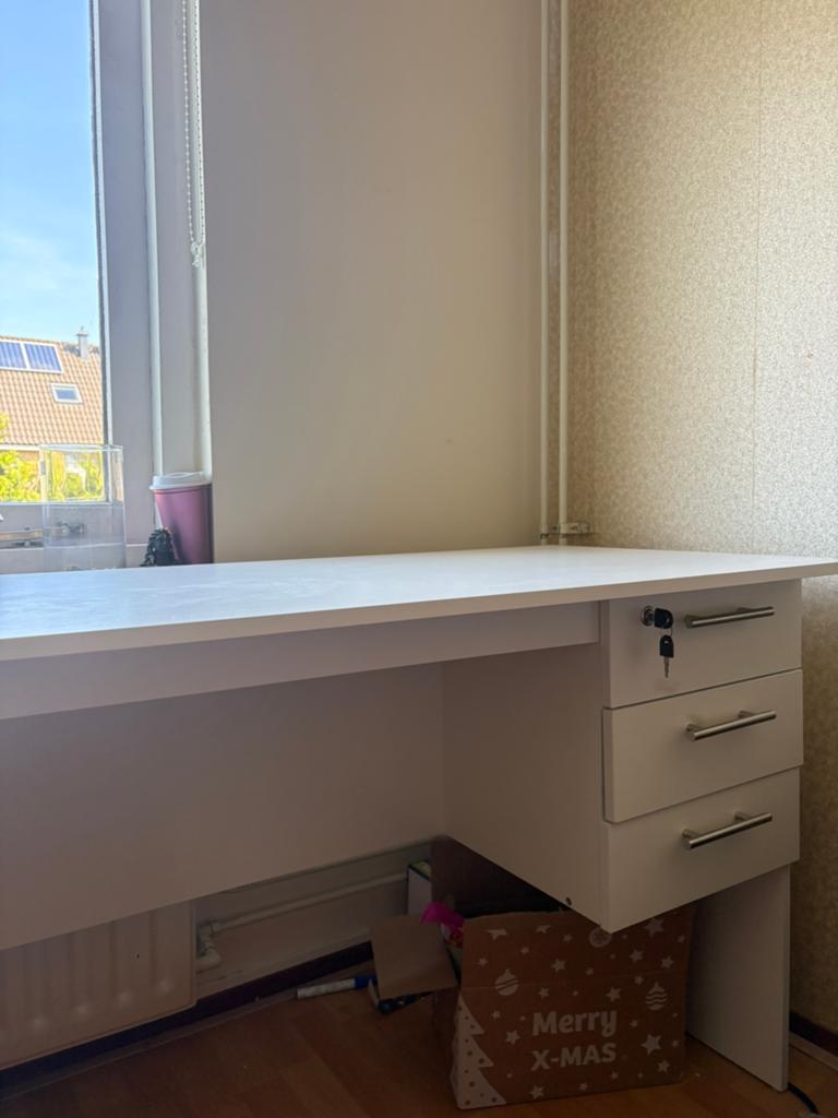 Desk/Study table with 3 drawers 120X 60, Ophalen, Zo goed als nieuw